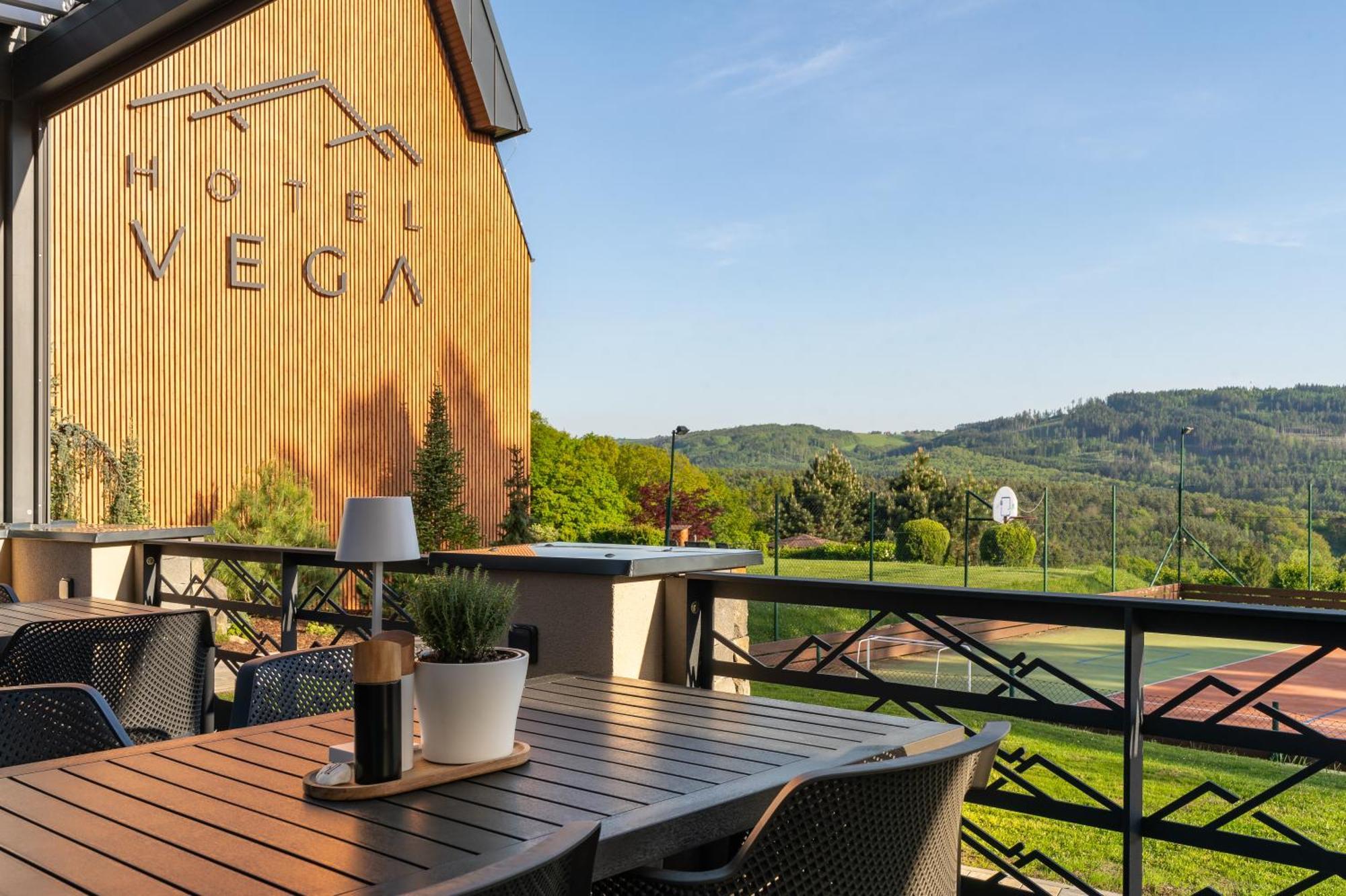 Hotel Vega Luhacovice Exterior photo
